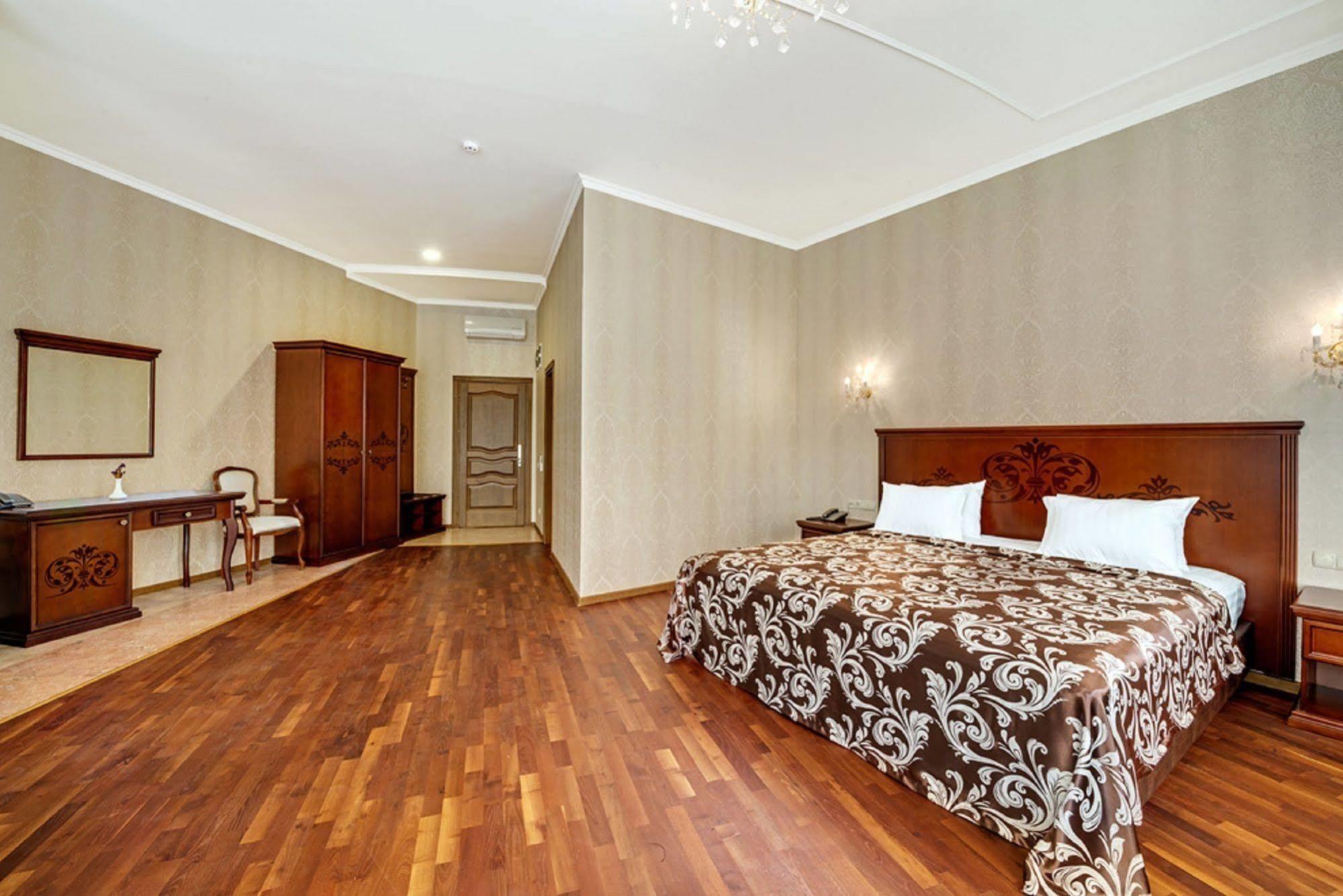 แบล๊คซี เคียฟ โฮเต็ล Hotel ภายนอก รูปภาพ