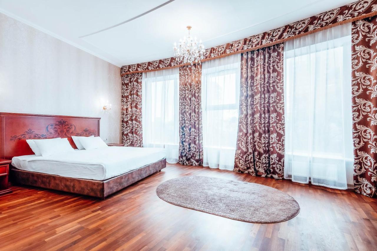 แบล๊คซี เคียฟ โฮเต็ล Hotel ภายนอก รูปภาพ